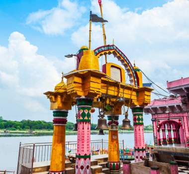 Delhi to Mathura Tempo Traveller